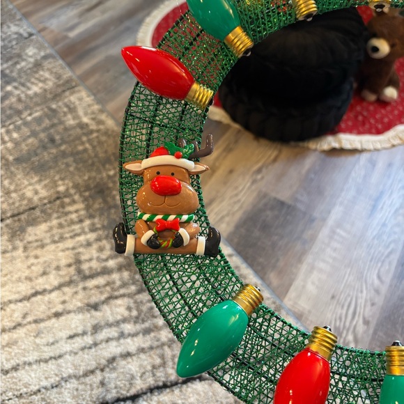 Christmas wreath reindeer penguin homemade handmade red green light bulbs 14” - Picture 4 of 6